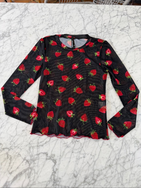 Dangerfield Tops - Dangerfield Strawberry Mesh Top Sz M (8)